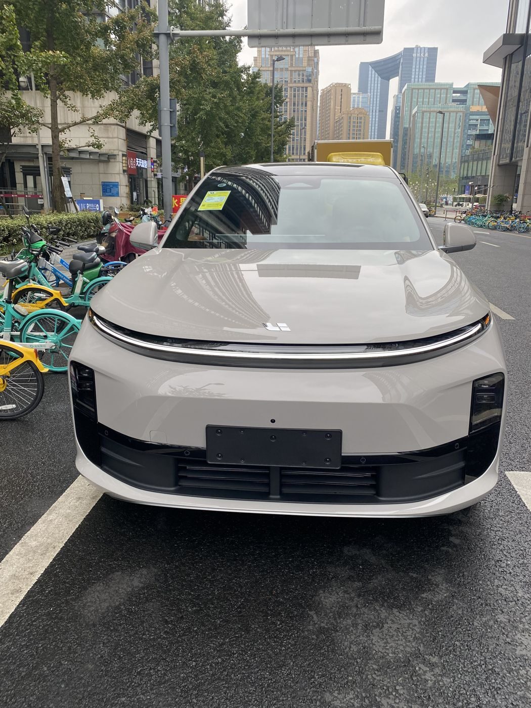 优德88 MEGA 高压纯电 MPV